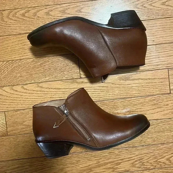 [US6.5] Vionic Jolene Brown Round Toe  Ankle Boot VGUC - Picture 2 of 7